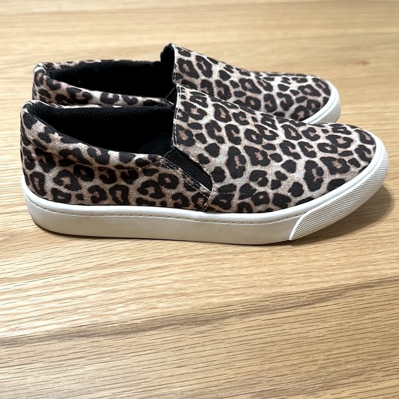Soda Leopard Print Slip On Cushion Tennis Shoe - Picture 6 of 8